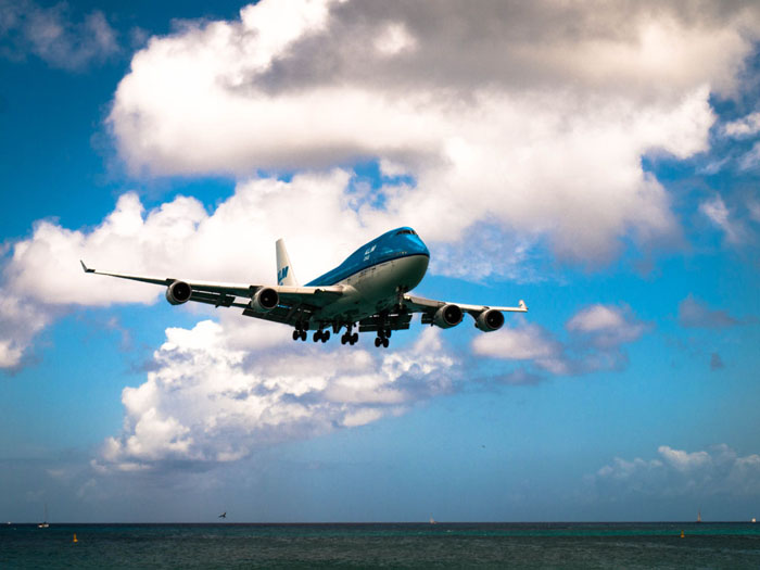 klm 747 landing maho beach tripod globetrotter